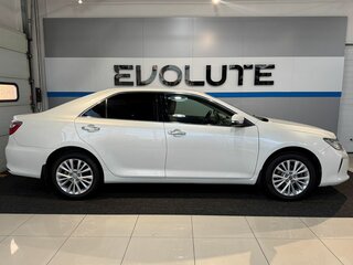 2016 Toyota Camry VII (XV50) Рестайлинг, белый, 1739000 рублей, вид 3