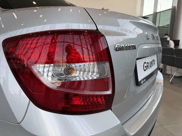 2026 Lada (ВАЗ) Granta I Рестайлинг, серебристый - вид 19