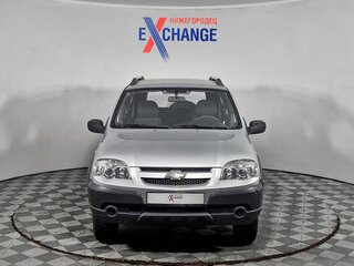 2011 Chevrolet Niva I Рестайлинг, серебристый, 418000 рублей, вид 2