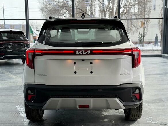 2026 Kia Seltos I Рестайлинг, белый - вид 4