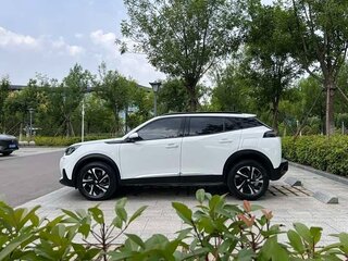 2022 Peugeot 2008 II, белый, 1210000 рублей, вид 4