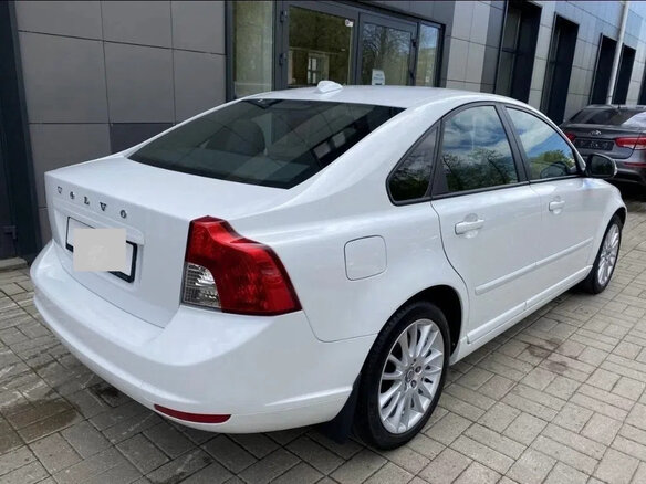 2011 Volvo S40 II Рестайлинг, белый, 730000 рублей - вид 3