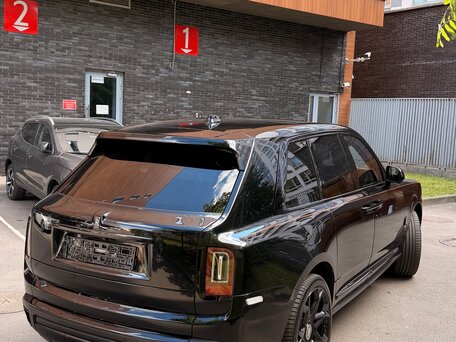 2019 Rolls-Royce Cullinan I (Series I), серый, 24790000 рублей, вид 4