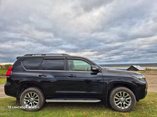 2020 Toyota Land Cruiser Prado 150 Series Рестайлинг 2, чёрный, 5500000 рублей, вид 2