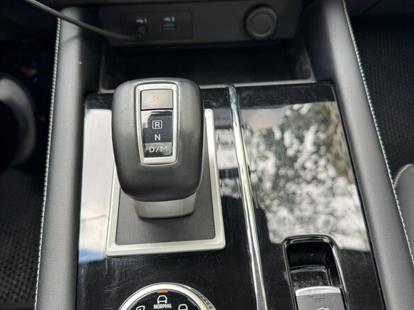 2022 Mitsubishi Outlander IV, белый, 3800000 рублей - вид 9