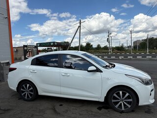2017 Kia Rio IV, белый, 900000 рублей, вид 5