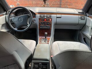 1995 Mercedes-Benz E-Класс 300 II (W210, S210), серый, 460000 рублей, вид 5