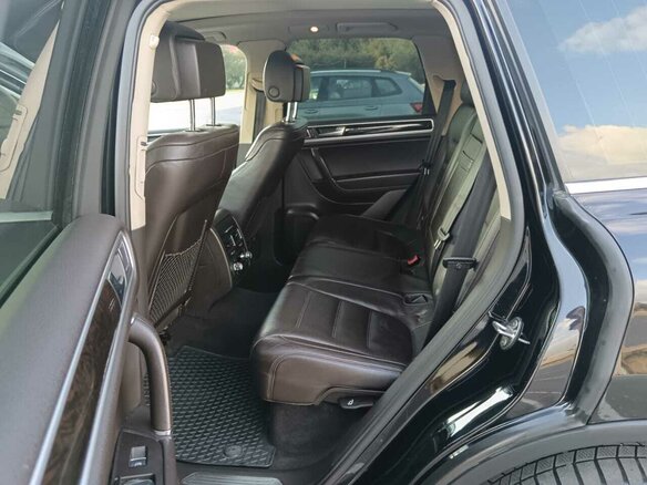 2011 Volkswagen Touareg II, чёрный, 1790000 рублей - вид 12