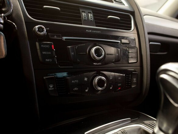 2013 Audi A4 IV (B8) Рестайлинг, белый, 1095000 рублей - вид 26