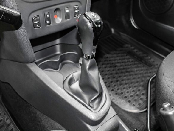 2019 Renault Logan Stepway II Рестайлинг, белый - вид 19