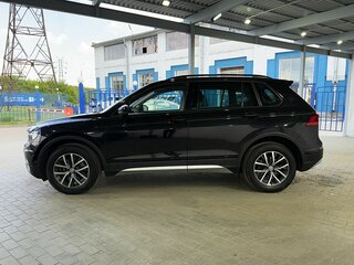 2019 Volkswagen Tiguan II, чёрный, 2479000 рублей, вид 2