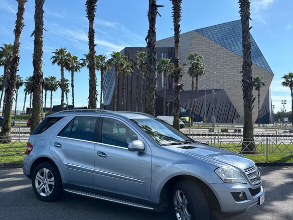 2009 Mercedes-Benz M-Класс 320 II (W164) Рестайлинг, голубой, 1700000 рублей - вид 3