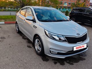 2016 Kia Rio III Рестайлинг, серебристый, 1200000 рублей, вид 2