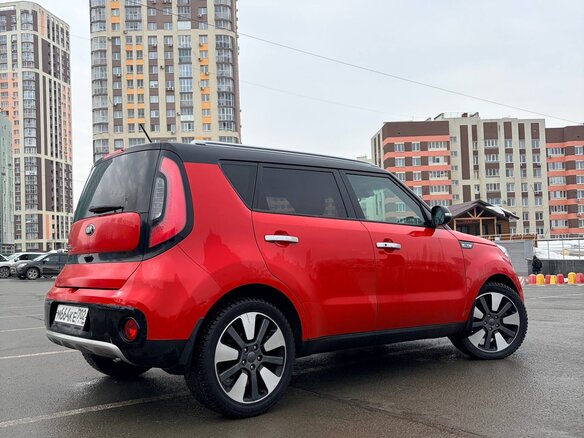 2018 Kia Soul II Рестайлинг, красный, 1590000 рублей - вид 9
