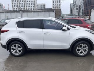 2021 Kia Sportage IV Рестайлинг, белый, 2600000 рублей, вид 3