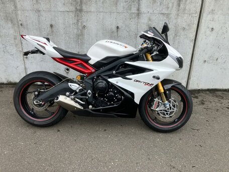 2015 Triumph Daytona 675, белый, 747000 рублей, вид 2