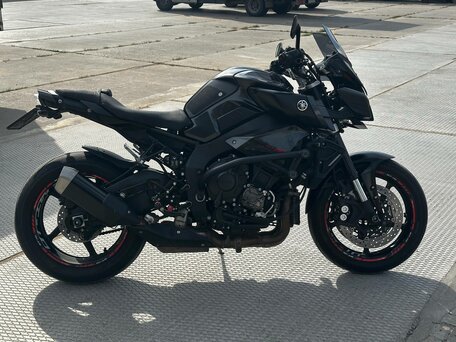 2018 Yamaha MT-10, чёрный, 1250000 рублей, вид 2