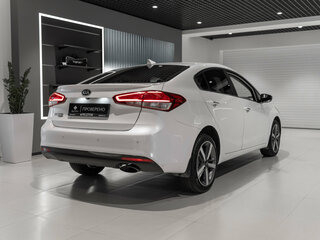 2018 Kia Cerato III Рестайлинг (Classic), белый, 1195000 рублей, вид 5