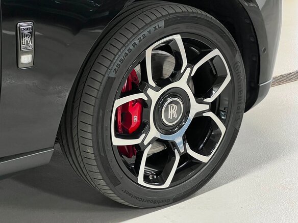 2020 Rolls-Royce Cullinan Black Badge I (Series I), чёрный, 39950000 рублей - вид 20