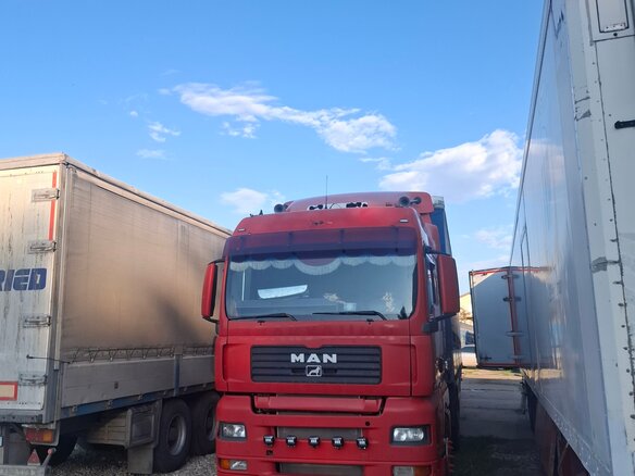 2011 MAN 18, красный, 1800000 рублей