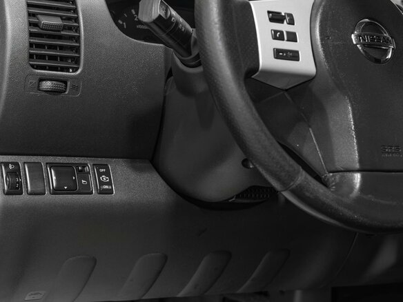 2007 Nissan Navara (Frontier) III (D40), чёрный - вид 9