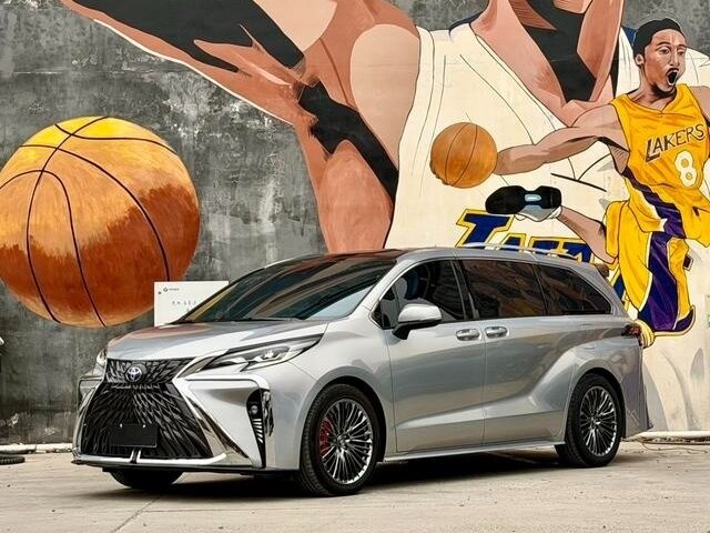 Открыть фотографии: Toyota Sienna IV