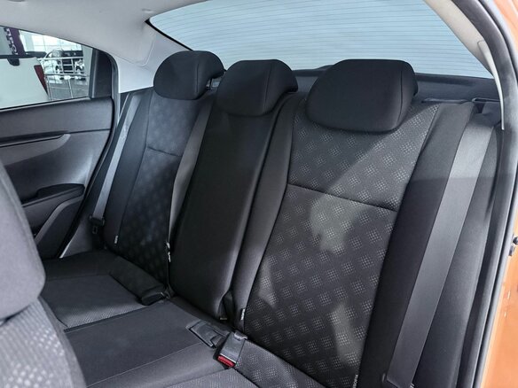 2017 Kia Rio IV, оранжевый - вид 9