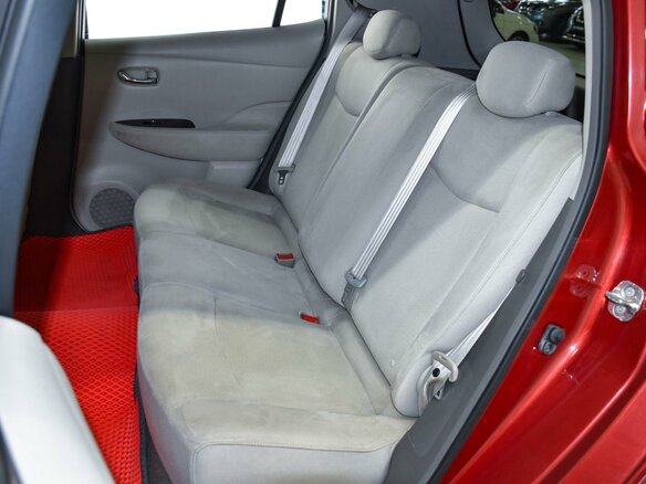 2012 Nissan Leaf (EM57) I (ZE0/AZE0), красный, 729000 рублей - вид 7