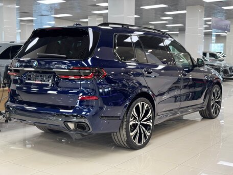 2023 BMW X7 40i I (G07) Рестайлинг, синий, 12701000 рублей, вид 3