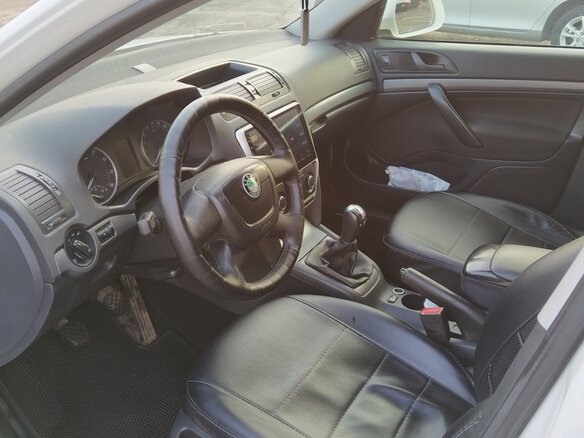 2012 Skoda Octavia II (A5) Рестайлинг, белый, 600000 рублей - вид 6