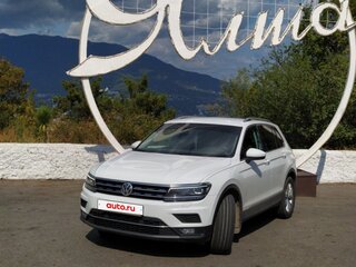 2017 Volkswagen Tiguan II, белый, 2350000 рублей, вид 4