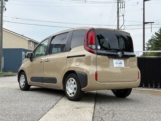 2023 Toyota Sienta III, бежевый, 1029008 рублей, вид 5