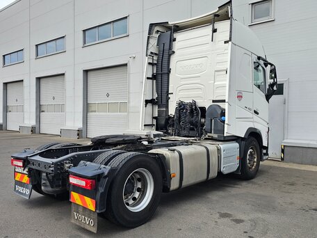 2021 Volvo FH, белый, 9290000 рублей, вид 4