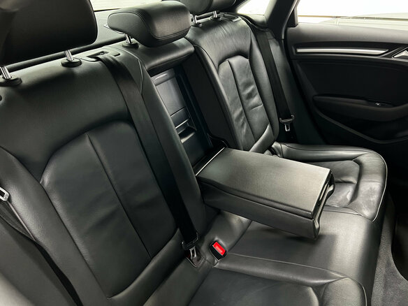 2018 Audi A3 III (8V) Рестайлинг, красный, 1750000 рублей - вид 17