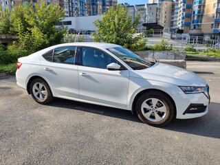 2021 Skoda Octavia IV (A8), белый, 2550000 рублей, вид 3