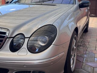 2003 Mercedes-Benz E-Класс 240 III (W211, S211), серебристый, 1500000 рублей, вид 3
