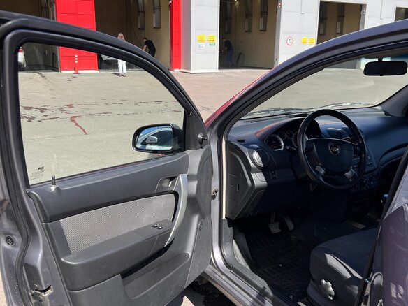 2011 Chevrolet Aveo I Рестайлинг, серый, 450000 рублей - вид 10