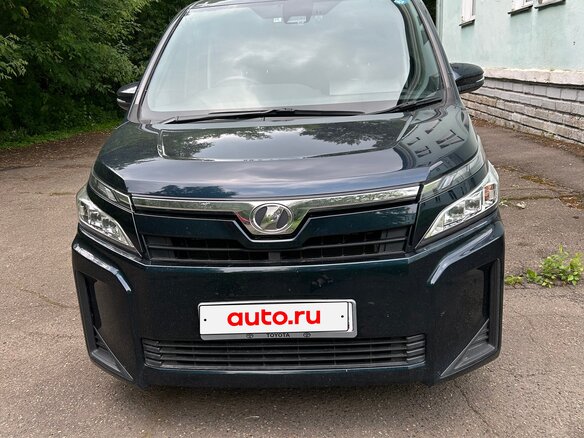 2018 Toyota Voxy III (R80) Рестайлинг, синий, 2600000 рублей - вид 1
