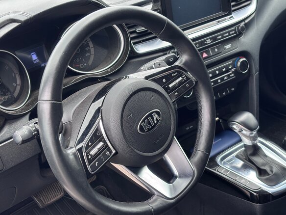 2019 Kia Ceed III, серый, 1800000 рублей - вид 9