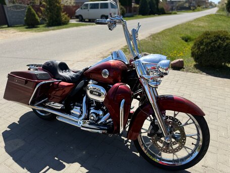 2013 Harley-Davidson Road King, красный, 1350000 рублей, вид 2