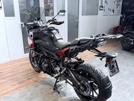 2020 Yamaha MT-09 Tracer (FJ-09), красный, 999000 рублей, вид 2