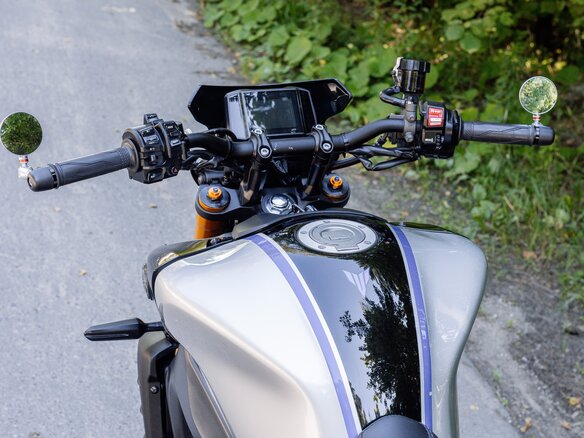 2022 Yamaha MT-09 (FZ-09), серебристый, 1075000 рублей - вид 22