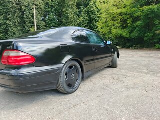 2001 Mercedes-Benz CLK-Класс 200 I (W208) Рестайлинг, чёрный, 400000 рублей, вид 3