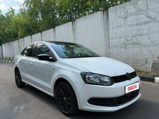 2013 Volkswagen Polo V, белый, 700000 рублей, вид 3