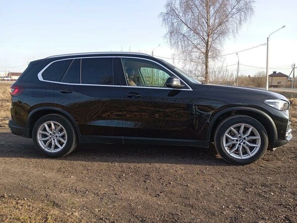 2021 BMW X5 25d IV (G05/G18), чёрный, 5350000 рублей - вид 4