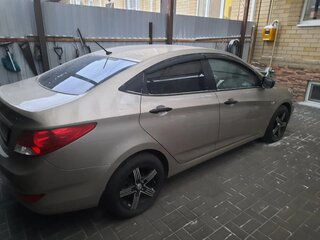 2014 Hyundai Solaris I, бежевый, 1070000 рублей, вид 2