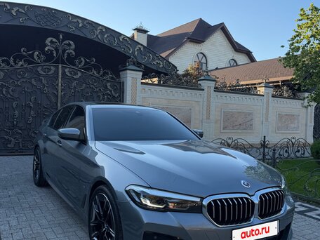2022 BMW 5 серии 540i xDrive VII (G30/G31/G38) Рестайлинг, серый, 6590000 рублей, вид 1