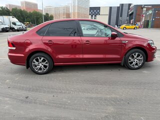 2016 Volkswagen Polo V Рестайлинг, красный, 1100000 рублей, вид 3