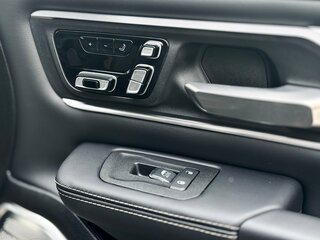2026 Ram 1500 Crew Cab V Рестайлинг, красный, 10296000 рублей, вид 5