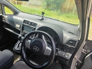 2015 Toyota Ractis II, серебристый, 850000 рублей, вид 3